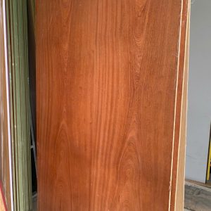 Dịch vụ gia công phủ keo và phủ veneer trên gỗ ghép công nghiệp theo yêu cầu, nhận làm 1 mặt hoặc 2 mặt với các loại veneer cao cấp như xoan đào, sồi, óc chó. Sản phẩm sau phủ đạt độ thẩm mỹ cao, hạn chế cong vênh, phù hợp sản xuất nội thất chuyên nghiệp.