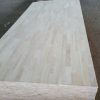 Gỗ ghép cao su B (AC) là dòng vật liệu được ưa chuộng trong sản xuất nội thất nhờ giá thành hợp lý, một mặt đẹp (A) – một mặt tiêu chuẩn (C), phù hợp cho các hạng mục cần tối ưu chi phí nhưng vẫn đảm bảo thẩm mỹ và độ bền.