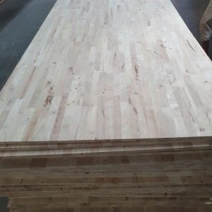 Gỗ ghép cao su C (CC) là dòng ván gỗ ghép thanh có 2 mặt đều loại C, giá thành rẻ, phù hợp cho các hạng mục không yêu cầu thẩm mỹ cao hoặc sẽ được phủ bề mặt. Đây là lựa chọn lý tưởng cho xưởng sản xuất cần tối ưu chi phí.