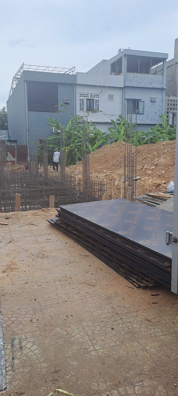Nhật ký giao ván phủ phim Đà Nẵng siêu tốc lúc rạng sáng tại đường Lê Quý Đôn, Hội An. Tổng kho Ván Đà Nẵng cung cấp giải pháp ván khuôn Đà Nẵng cốt gỗ chịu lực 12mm, 15mm, 18mm chuẩn ly, đáp ứng tiến độ mọi công trình lớn nhỏ toàn miền Trung.